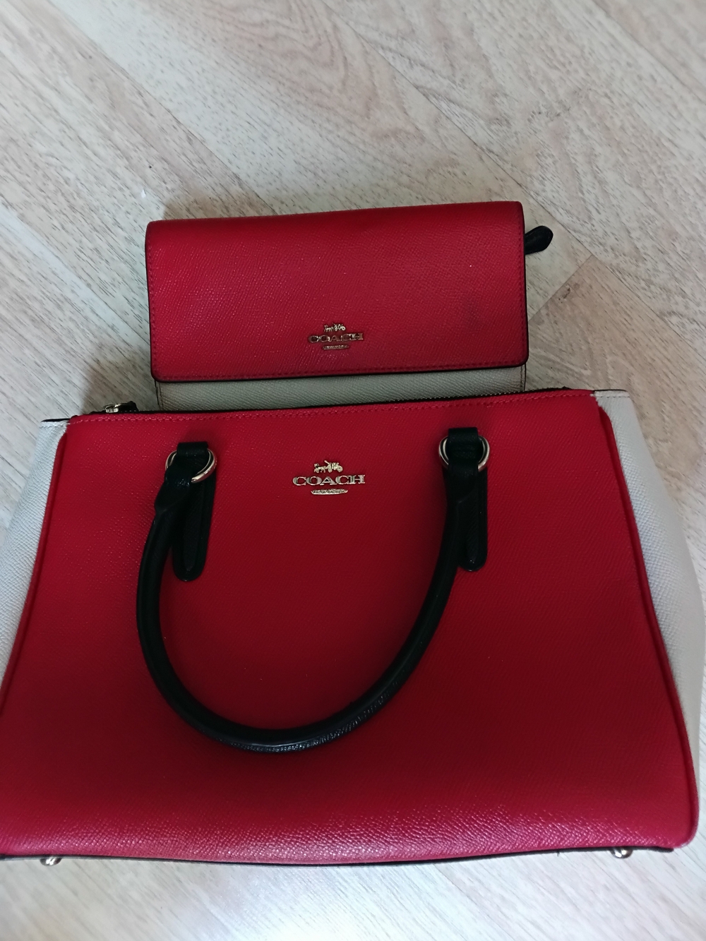 Coach Red and White Leather Satchel with Matching Wallet - Picture 13 of 16
